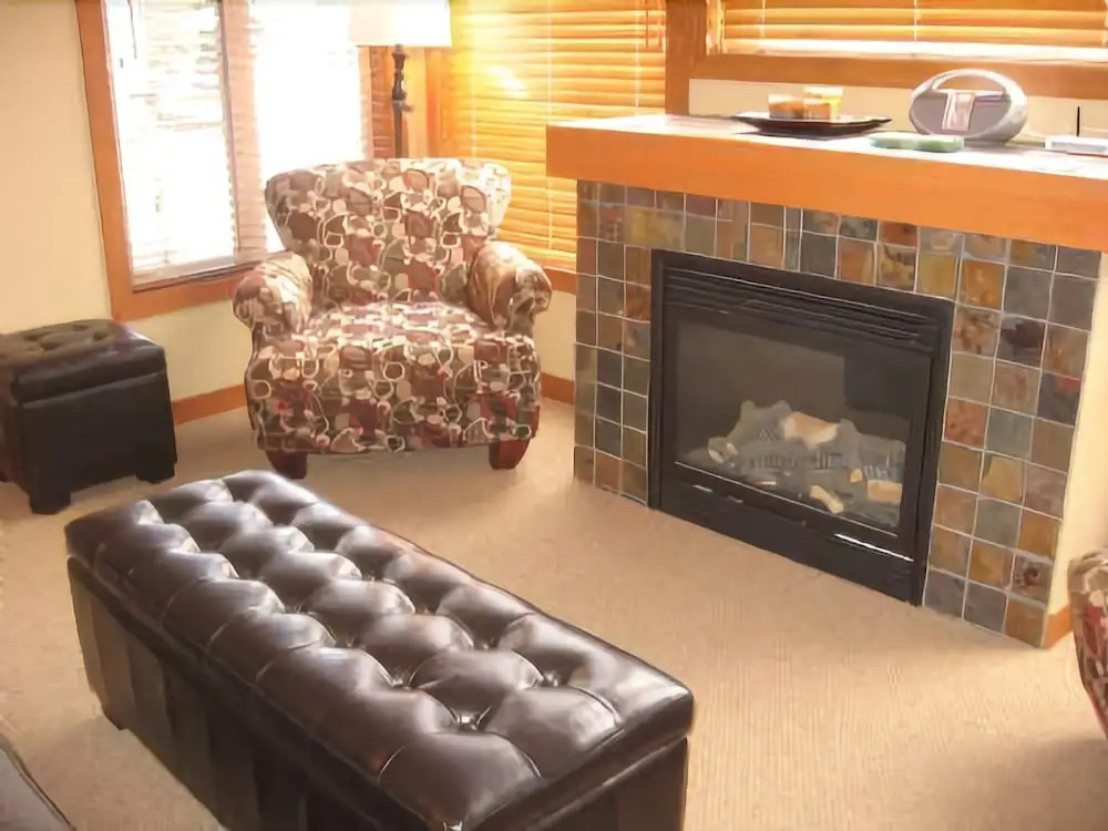 Sun Peaks Accommodation by Bear Country
