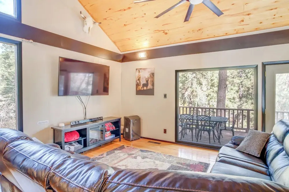 Ruidoso Cabin Retreat w/ Multi-level Deck