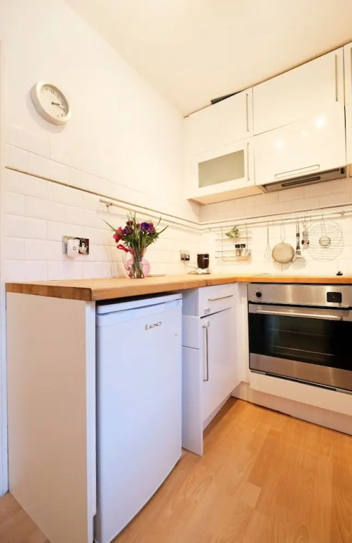 Sunny, Bohemian-style Flat For 4 in Queens Park