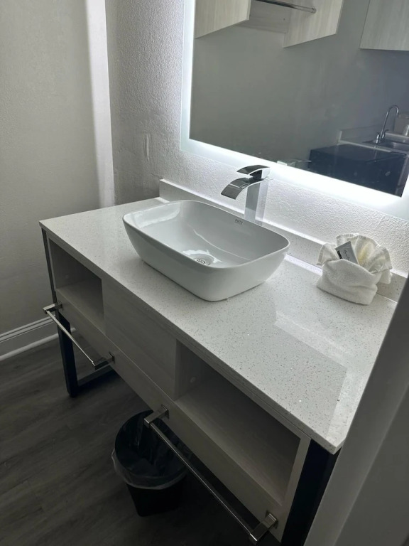 Magnolia Inn Extended Stay of Kingsland - New 2025 - Book a Kitchen Room - 12 Noon Check Out - 4K Black Beds - Saltwater-Mineral Pool open until 4AM - 24-7 Front Desk - LUXE Coffee Bar Award Winning Inn - Save by phone - 912-576-4777