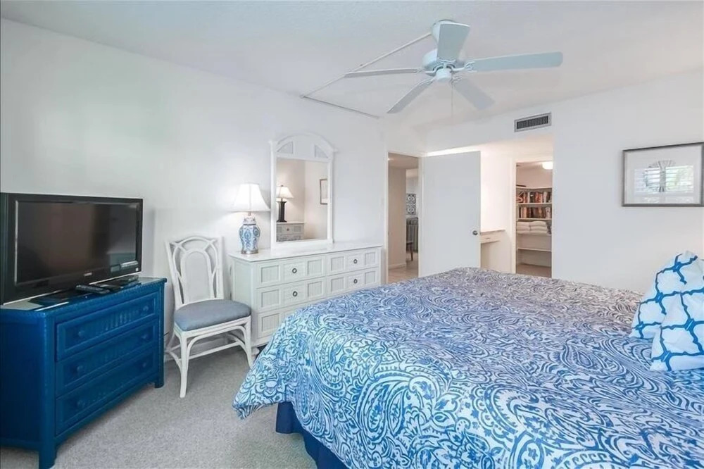 Sea Oats 321 2 Bedroom Condo by RedAwning