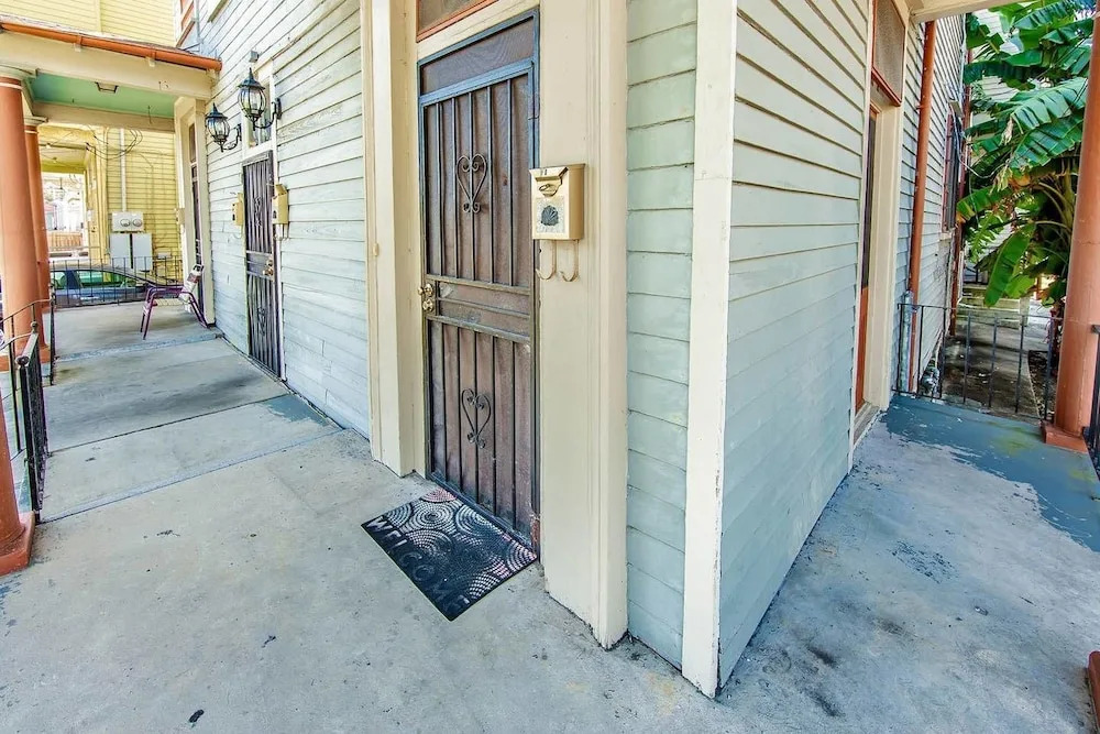 Authentic 2br/2ba in Historic Treme by Domio