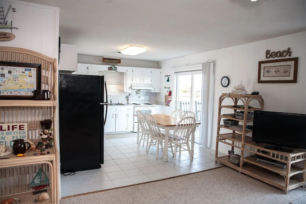 Native Sun 2 Bedroom Cottage by RedAwning