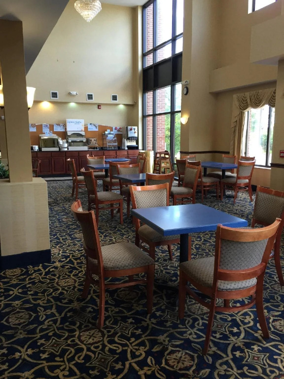 Holiday Inn Express Hotel & Suites Cleveland - Richfield by IHG