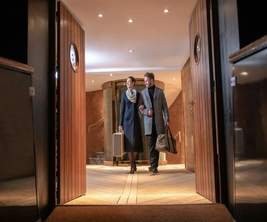Fingal - A Luxury Floating Hotel