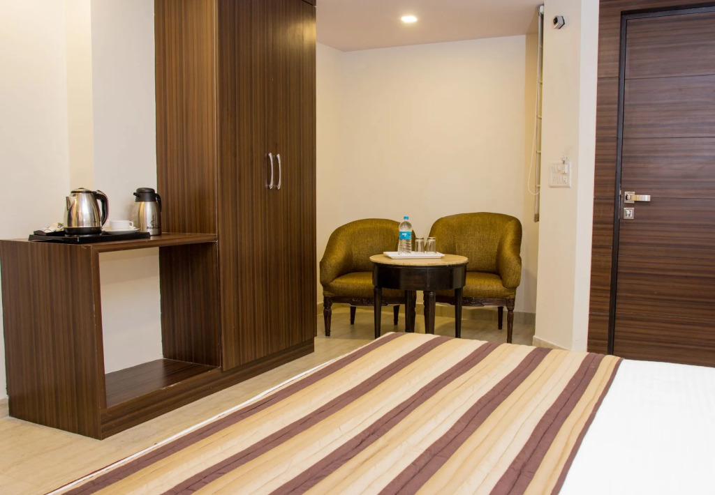 Hotel Pawan Plaza - Near BLK and Ganga Ram Hospital - Karol Bagh