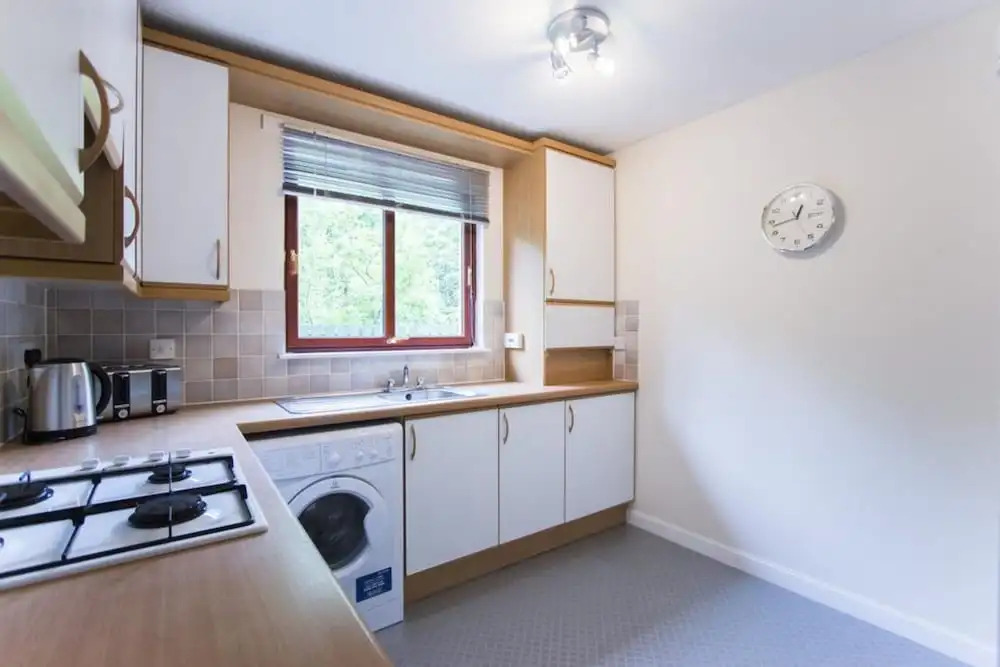 2 Bedroom Flat In Edinburgh