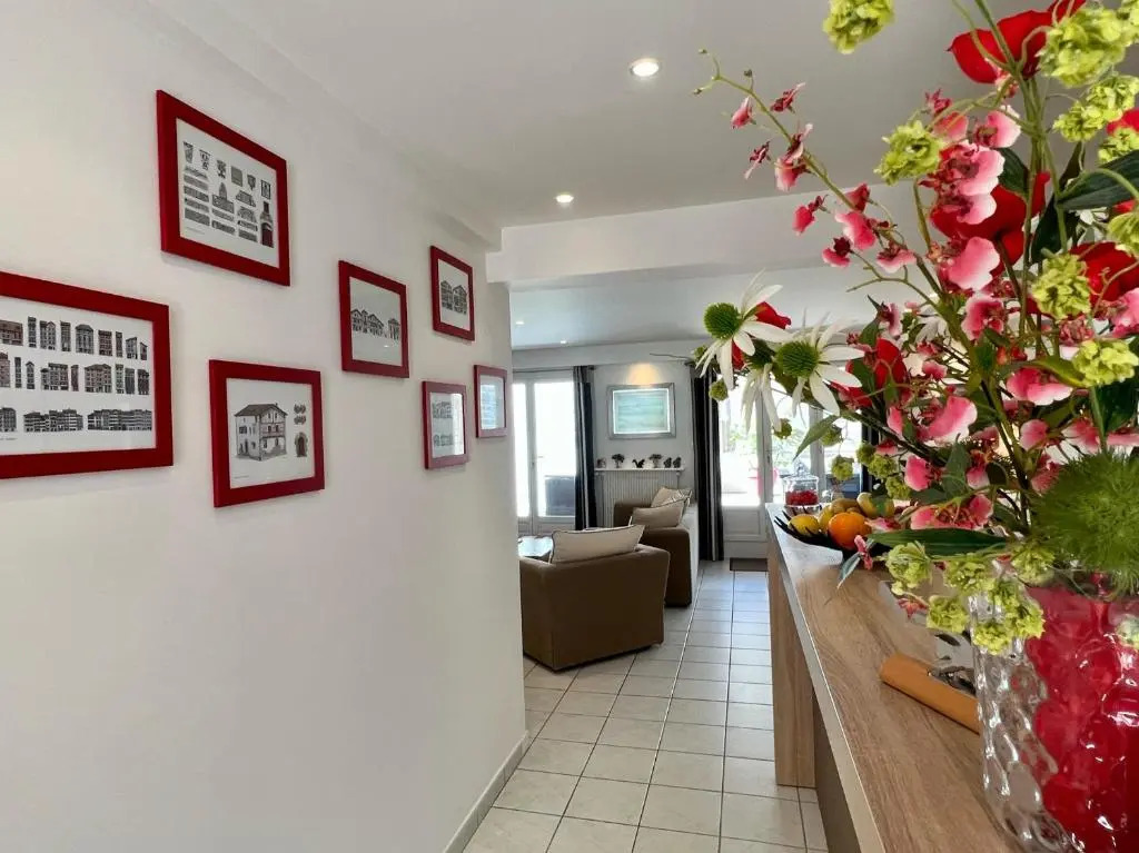 120m2 Avec Deux Terrasses Ensoleillees a Biarritz