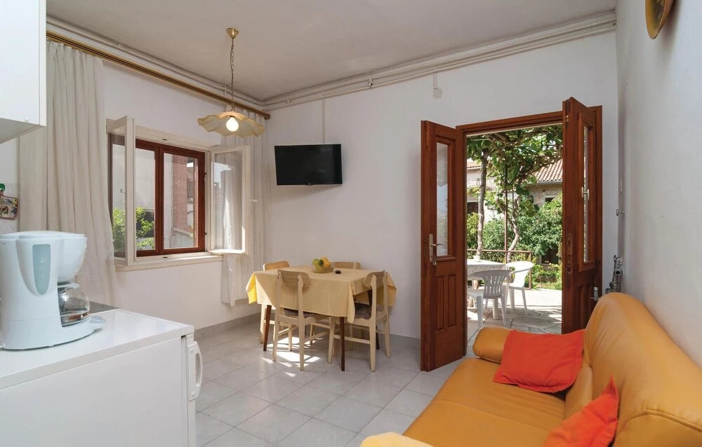 Amazing Apartment in Supetar With 1 Bedrooms and Wifi
