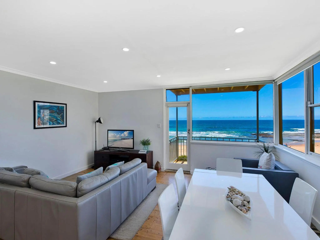 Golden Sands 1 - Absolute Beachfront