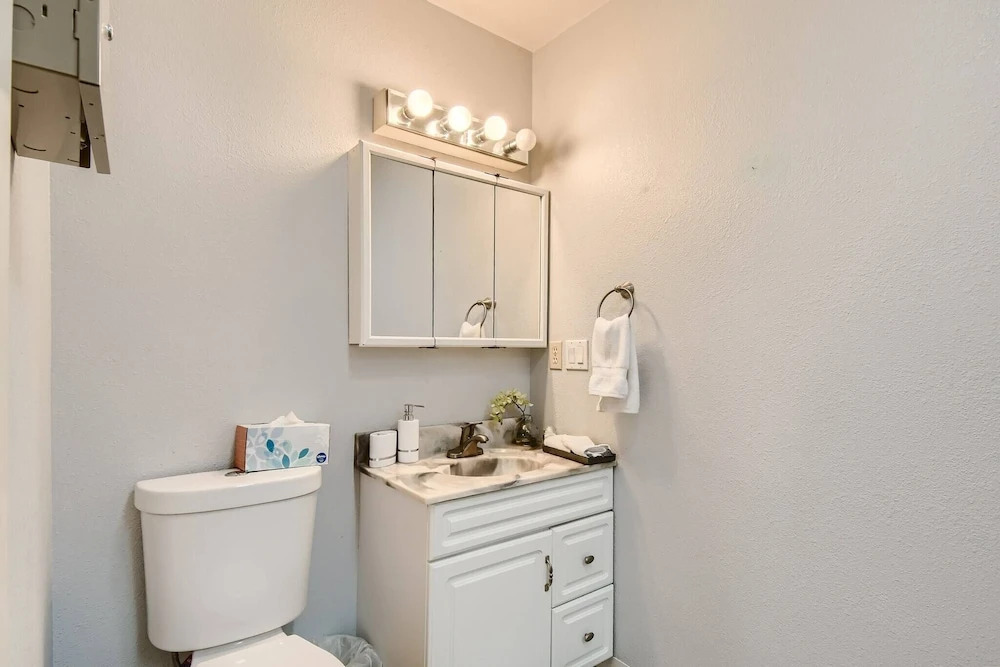 Charming Single Level 4 Bedrooms Gresham Home Near Pdx, Edgefield and Mt Hood