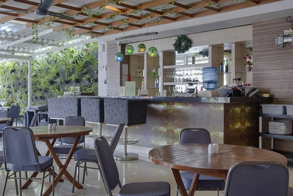 ZEN Rooms Kartika Plaza