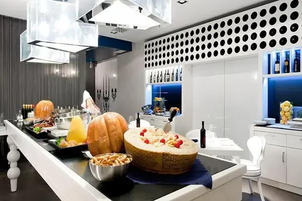 Home Club Suite Hotel