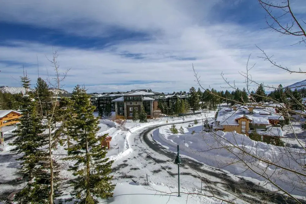 Sunstone 109 Remodeled Condo Great Complex Amenities with Ski-In Ski-Out by RedAwning
