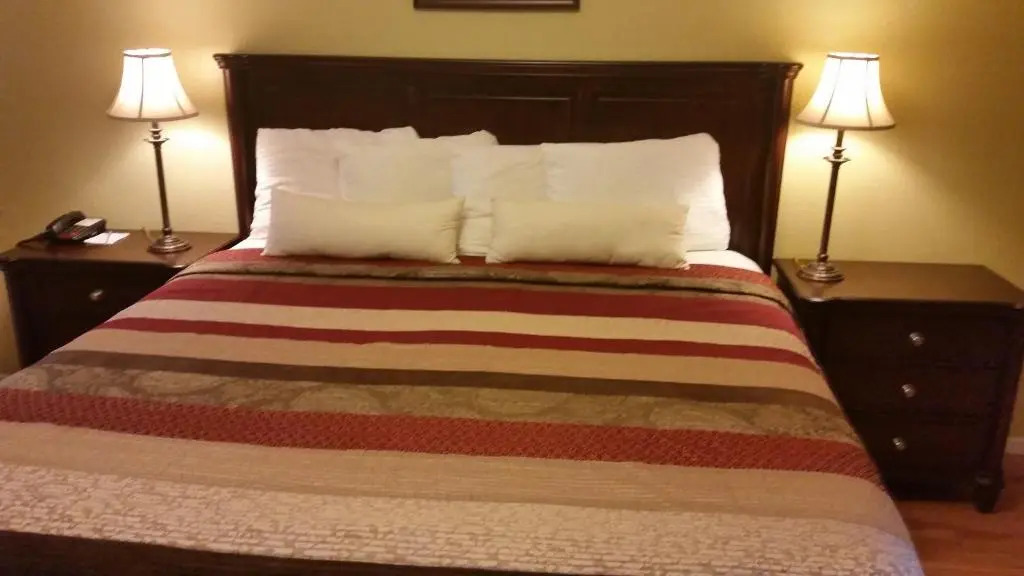 Parkway Motel & European Lodges