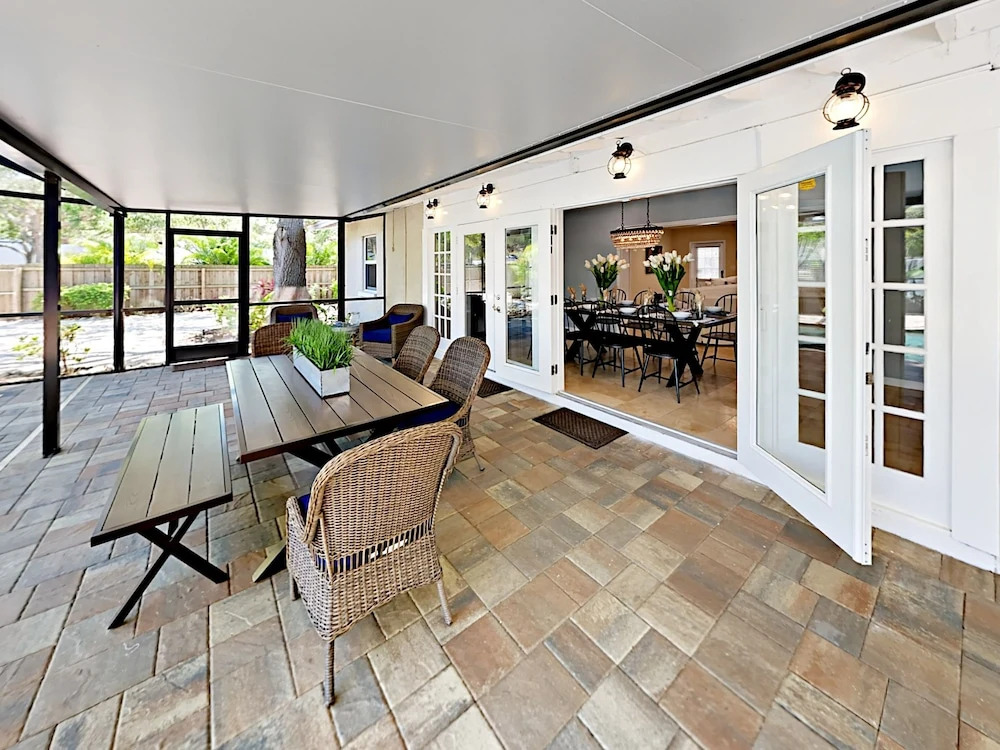 1919 Siesta Drive Home 4 Bedrooms 2 Bathrooms Home