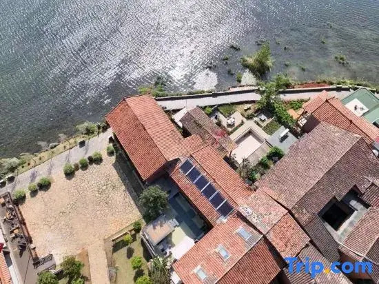 Puzhehei Xianrenju Lake View Homestay