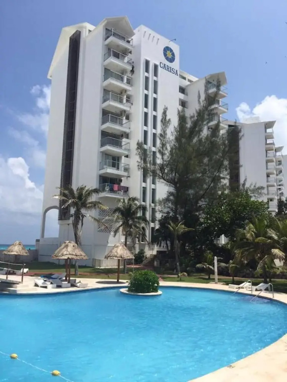 Studio 101 in the Heart of the Hotel Zone