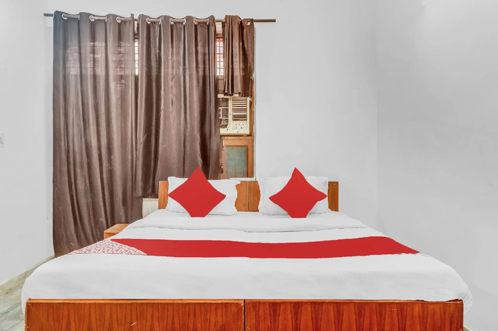 OYO Flagship 87309 Hotel Blue Moon