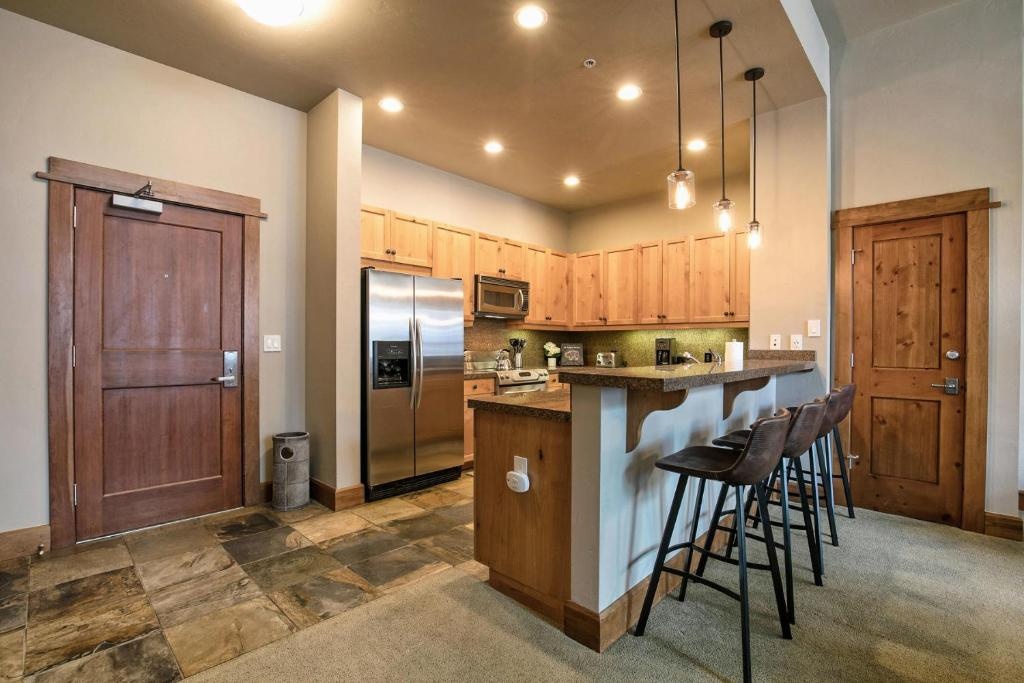 New Listing in the Heart of the Village at Northstar! Iron Horse South 106