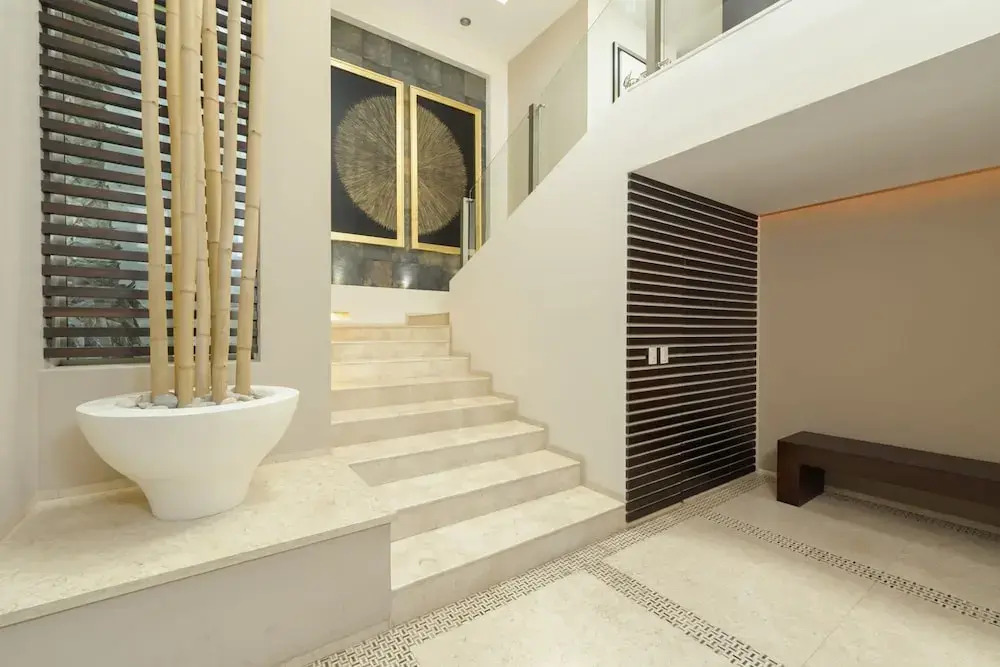 6 BR Huge Villa Steps To Beach Plus A Pool House