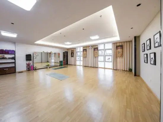 New Runhua Hotel (Shenzhen Guangming Station Hongqiao Park Subway Station)