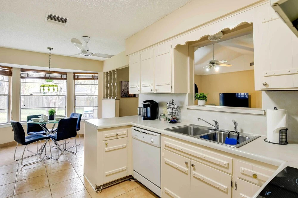 San Antonio Home: Near Nature, Parks & Trails