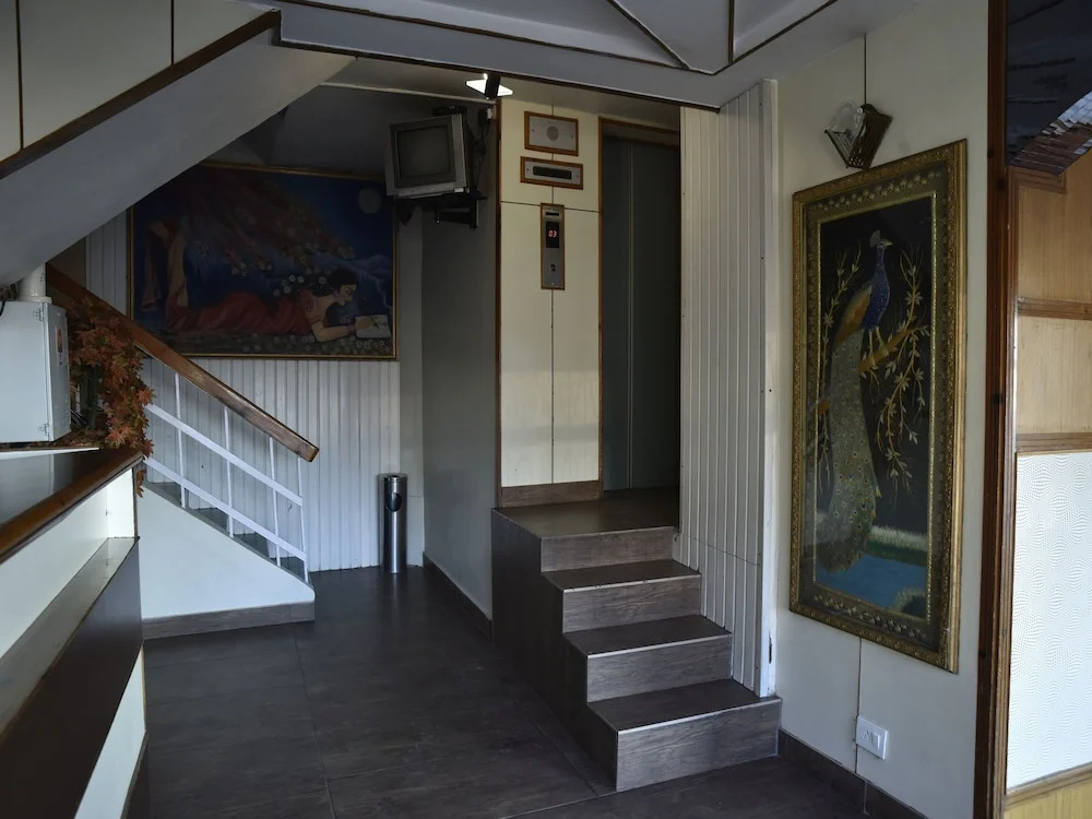 Itsy Hotels Crystal Palace Shimla With Valley View