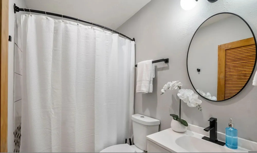 Gated Studio Near Downtown Houston and NRG