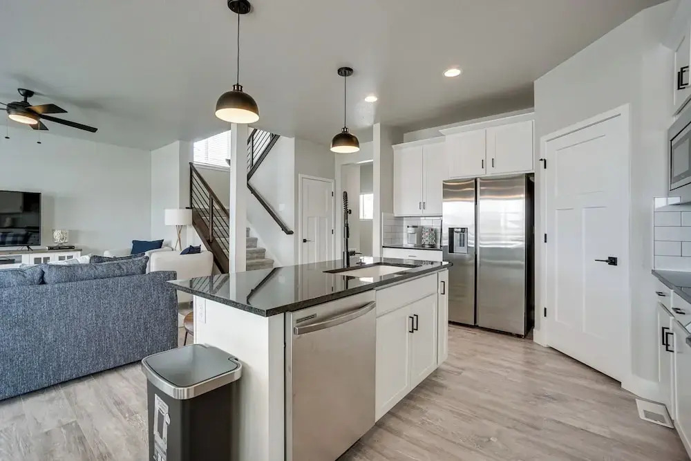 Family-friendly Townhome ~ 2 Mi to Windsor Lake!