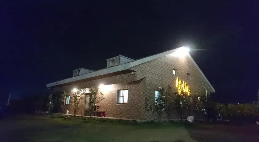 Red Crown Jacana B&B