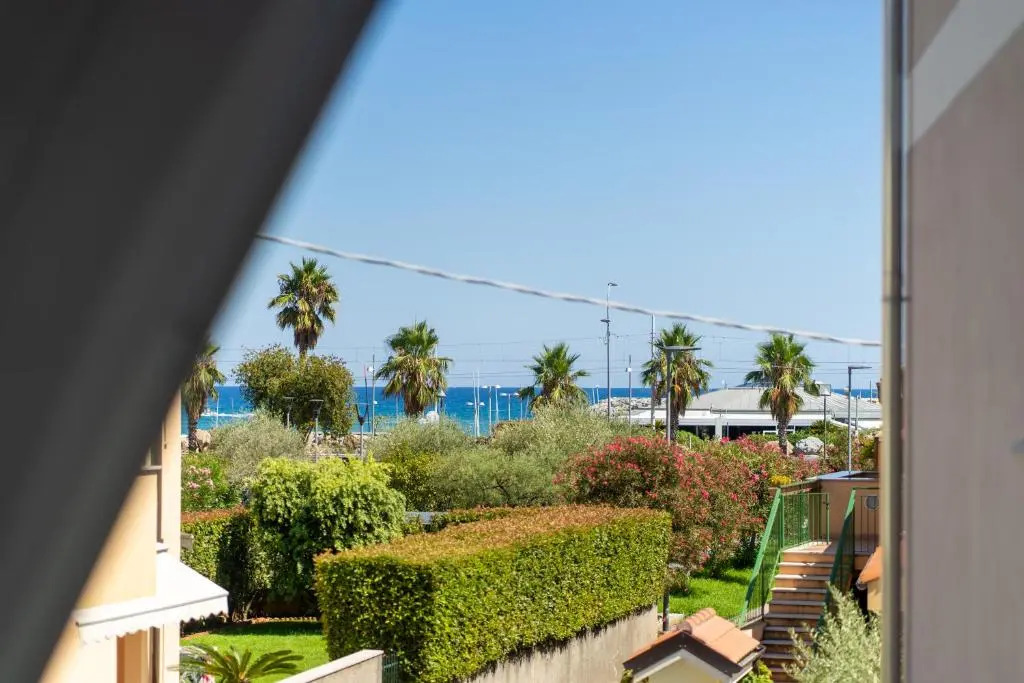 New Loano Elegante a 150 Mt Dal Mare