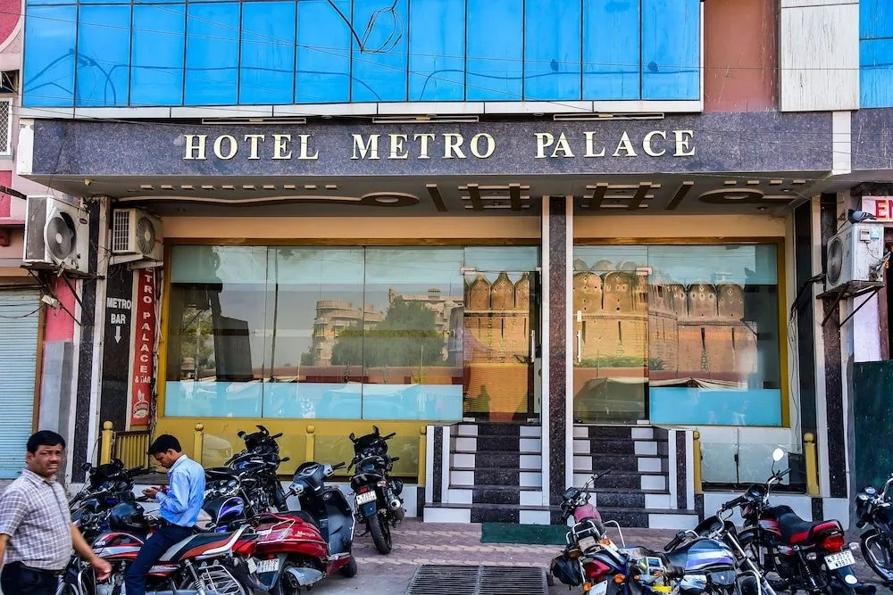 OYO 25127 Hotel Metro Palace