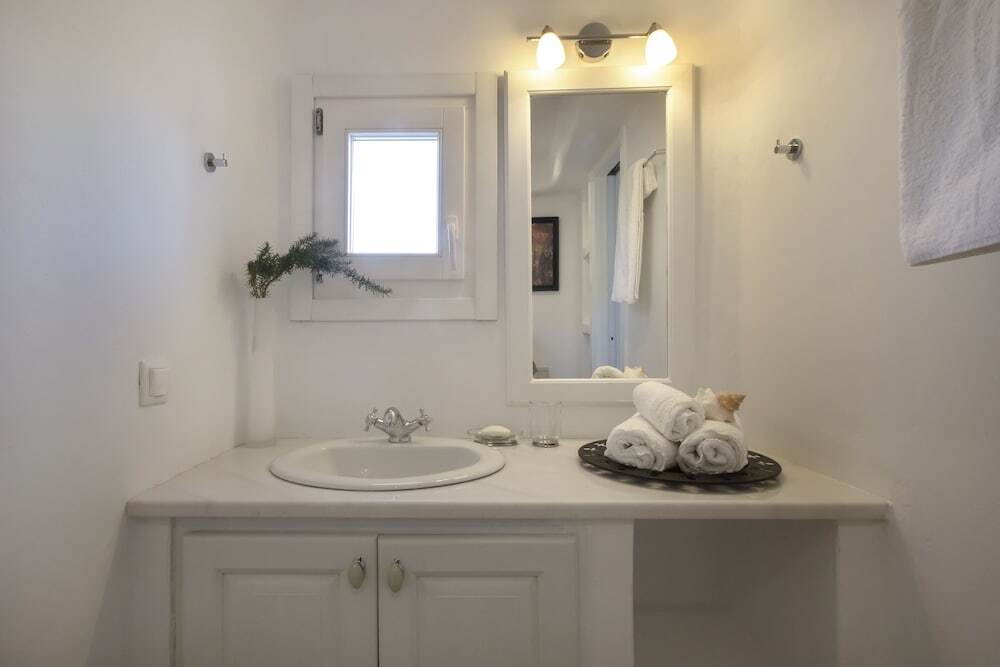 Villa Aerie - Sweeping Sea Views, Eclectic Style by Villarentalsgr