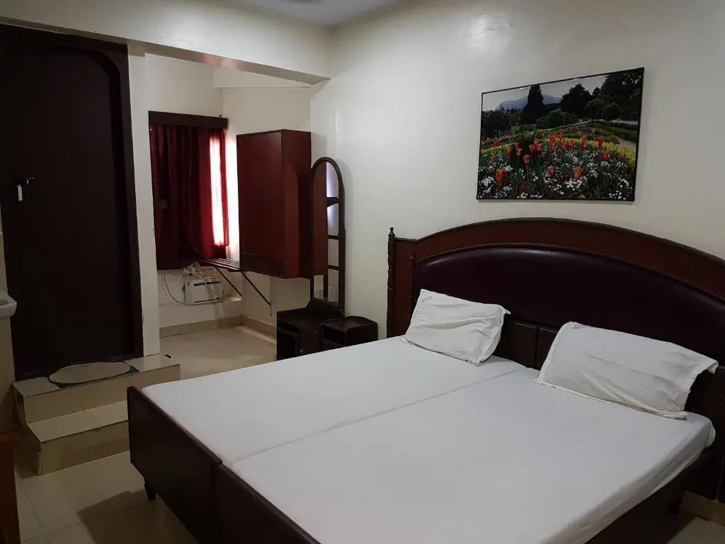 Hotel Sorrento Guest house Anna Nagar East Metro Shenoy Nagar metro budget monthly daily rooms