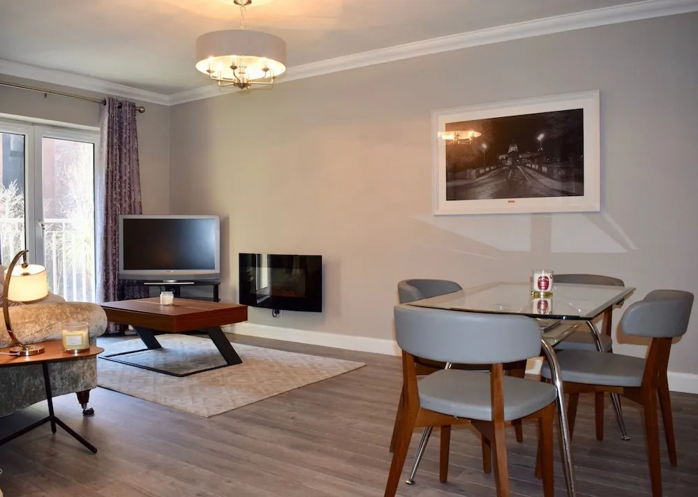 2 Bedroom Apartment Near City Centre