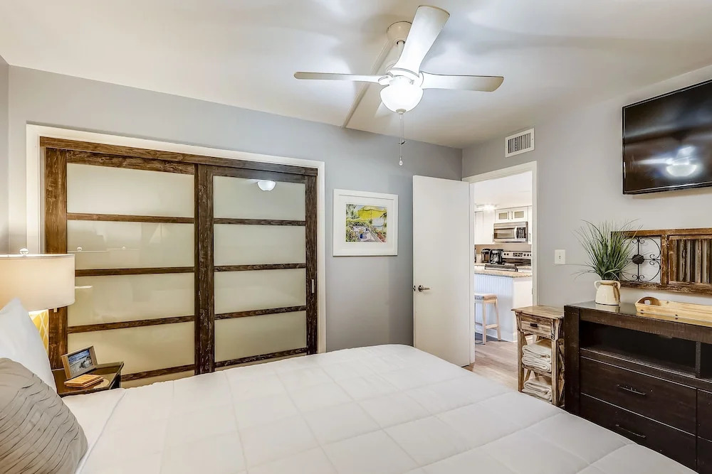 Holiday Surf & Racquet 402 2 Bedroom Condo by RedAwning