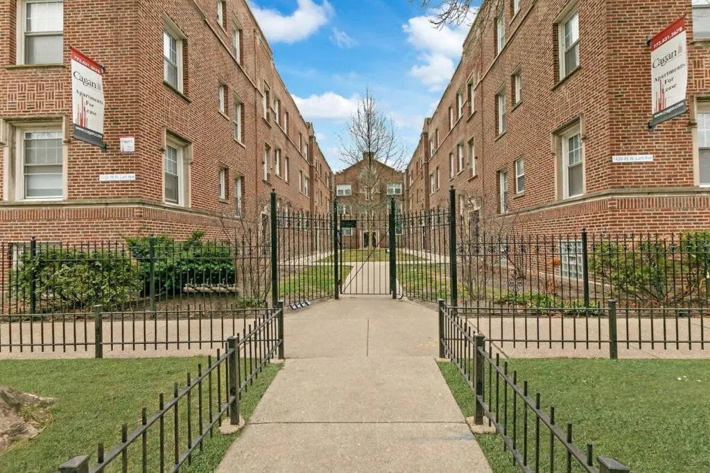King Bed, Full Kitchen, Rogers Park 5mins Loyola