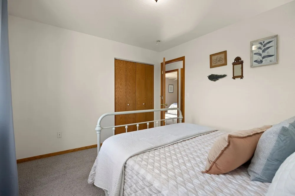 Charming Home With RV Parking, 30 Miles From Rmnp