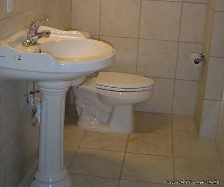 Budget Inn & Suites