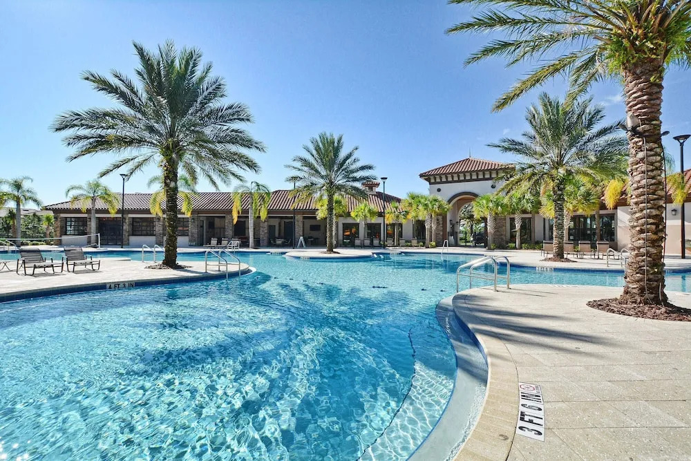 Lake View Home, Lavish Home With Big Pool Area, CDC Standards #7st556