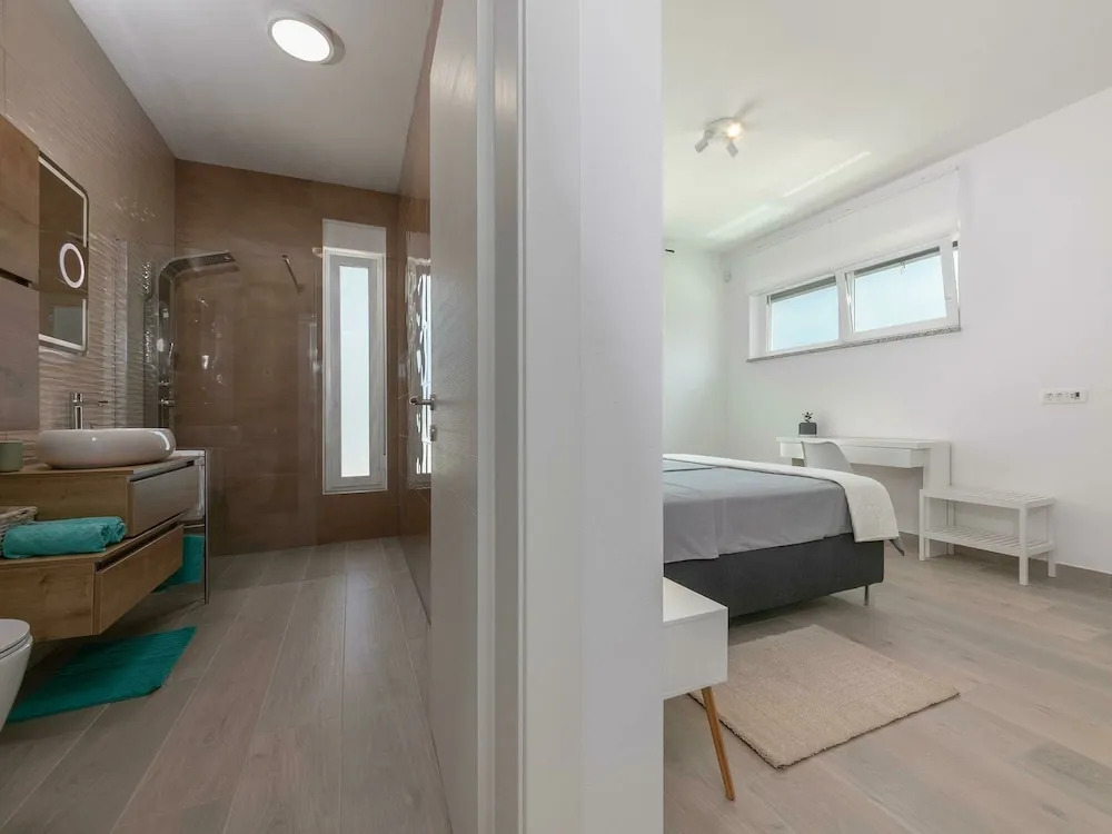 Detached Villa With Private Swimming Pool, 1.5 km From the Beach and 4 km From Pula