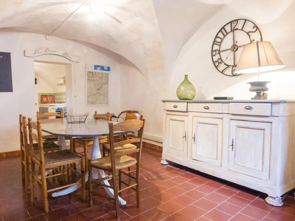 Charming Holiday Home in La Caunette with Swimming Pool