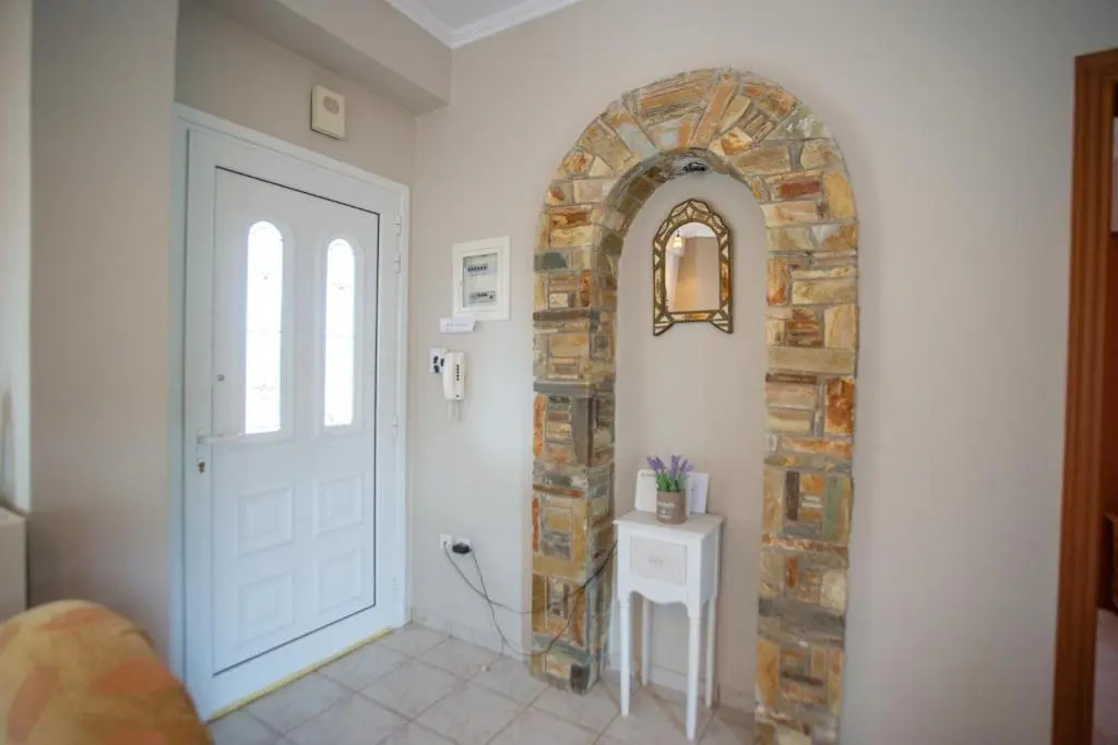 Private 6-bdrm Villa with garden 150m to beach