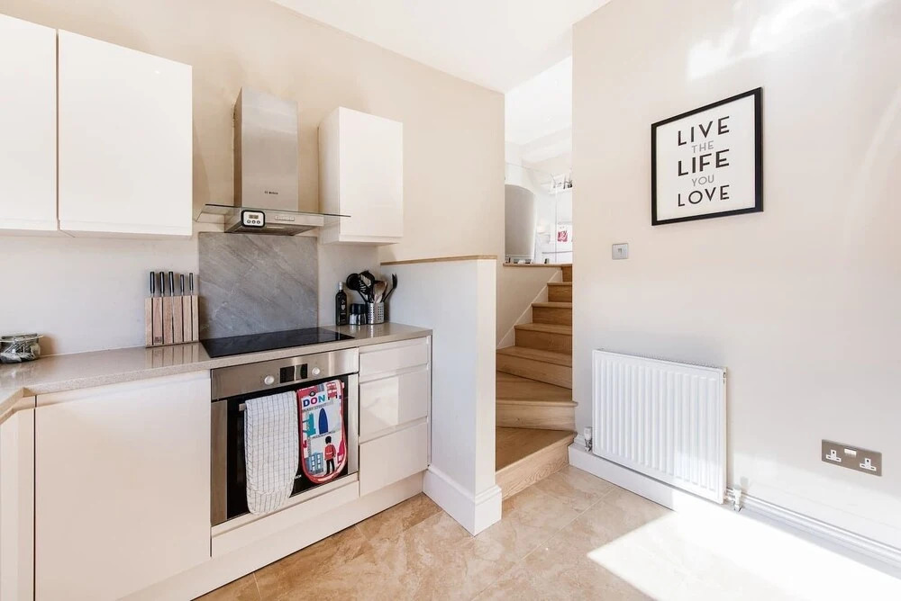 Bright & Modern 2bed in Earls Court