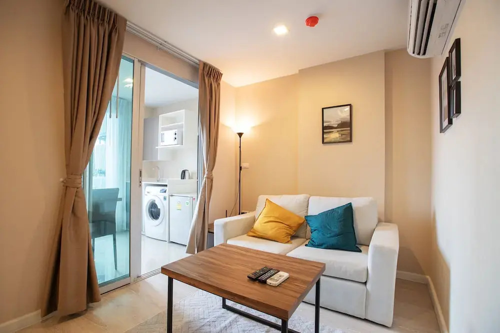 Near BK University Quiet Condo in Rama4 bkb131