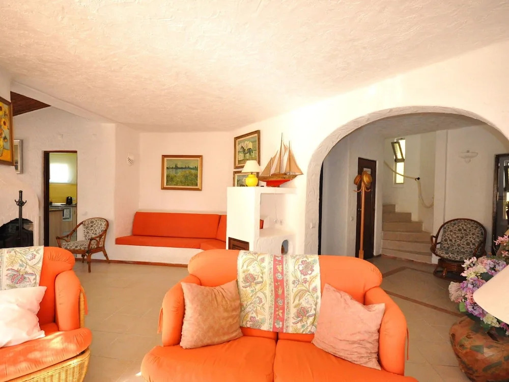 Beautiful Villa With Private Swimming Pool Near the Center of Vilamoura