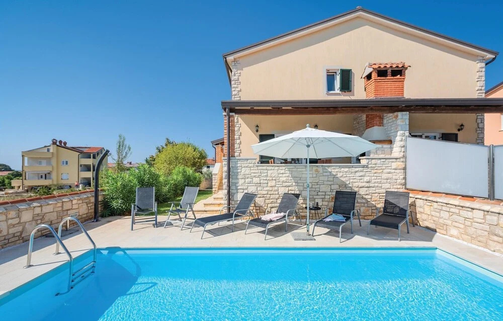 Amazing Home In Lovrecica