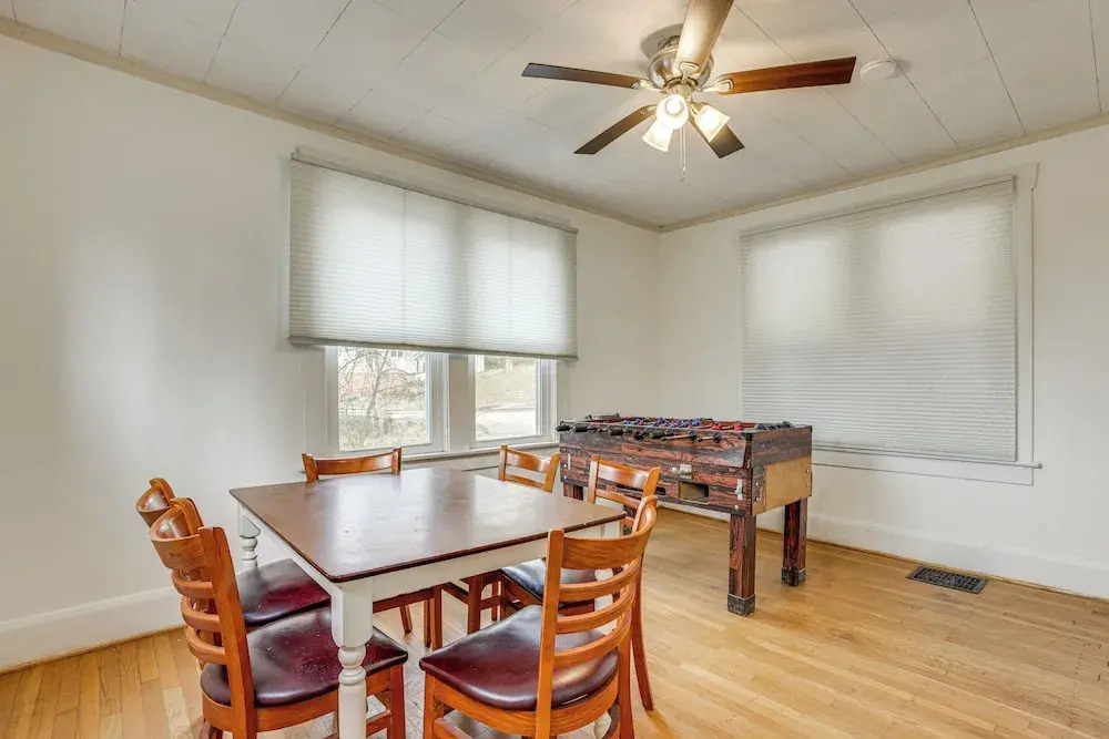 Near University Ave! Pet-friendly 3BR w/ Foosball!