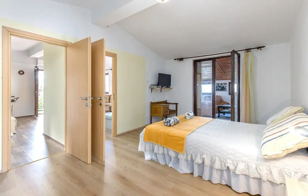 Villa With 5 Bedrooms in Klenovica, With Wonderful sea View, Furnished Terrace and Wifi Near the Beach